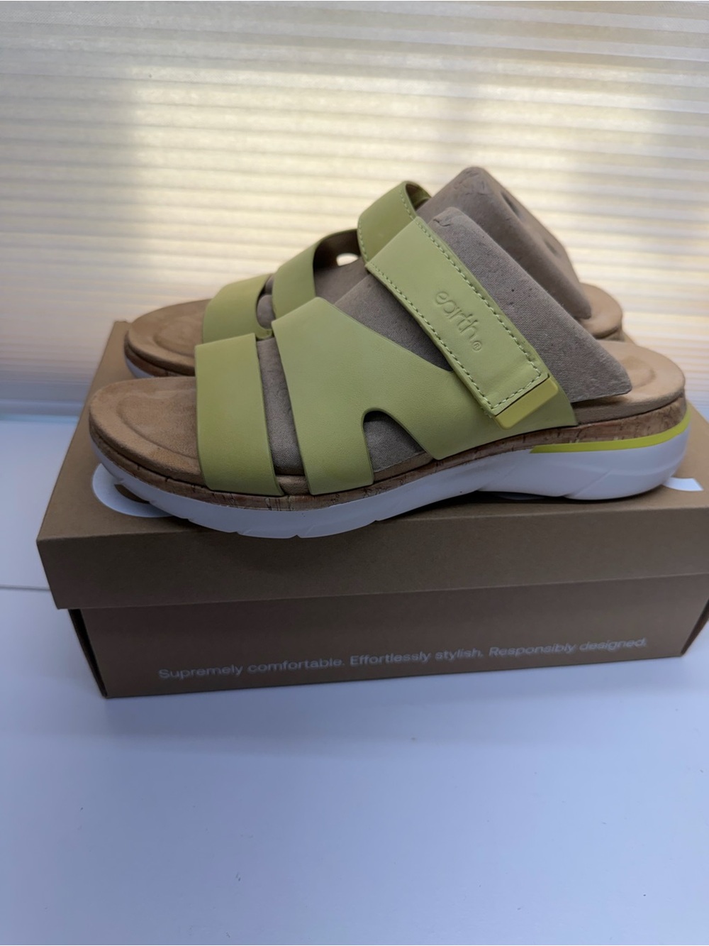 EARTH Ralli Platform Slide Sandal - Picture 4 of 8